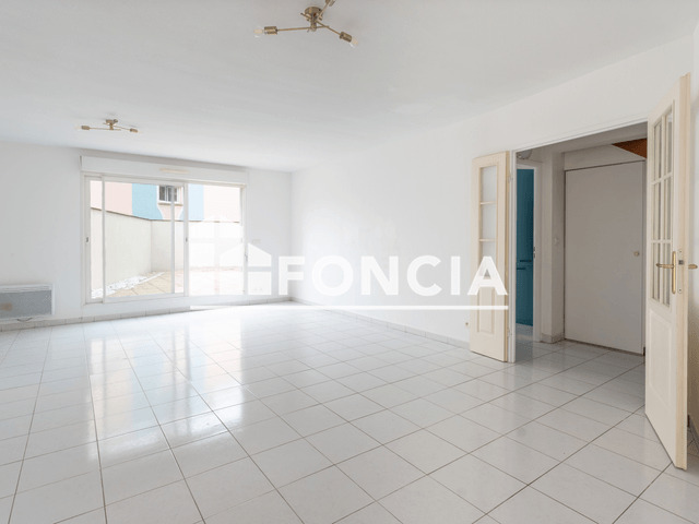 Vallauris au calme, T5 de 126m2, en duplex, résidence récente, large terrasse, parking et garage