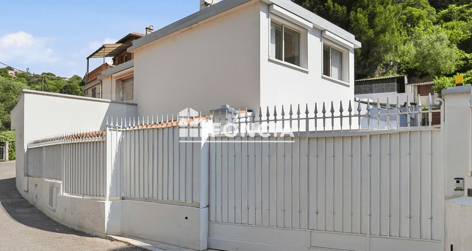 Quartier Saint Philippe / Estienne d'Orves - Bâtisse de 326m2 avec terrasses, garage, parkings et dépendances