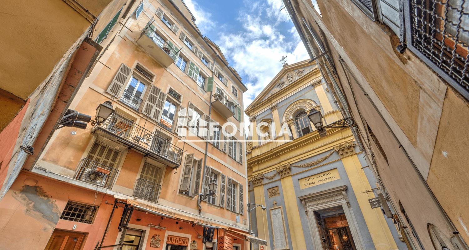 VIEUX NICE / PLACE DU JESUS / EMPLACEMENT EXCEPTIONNEL