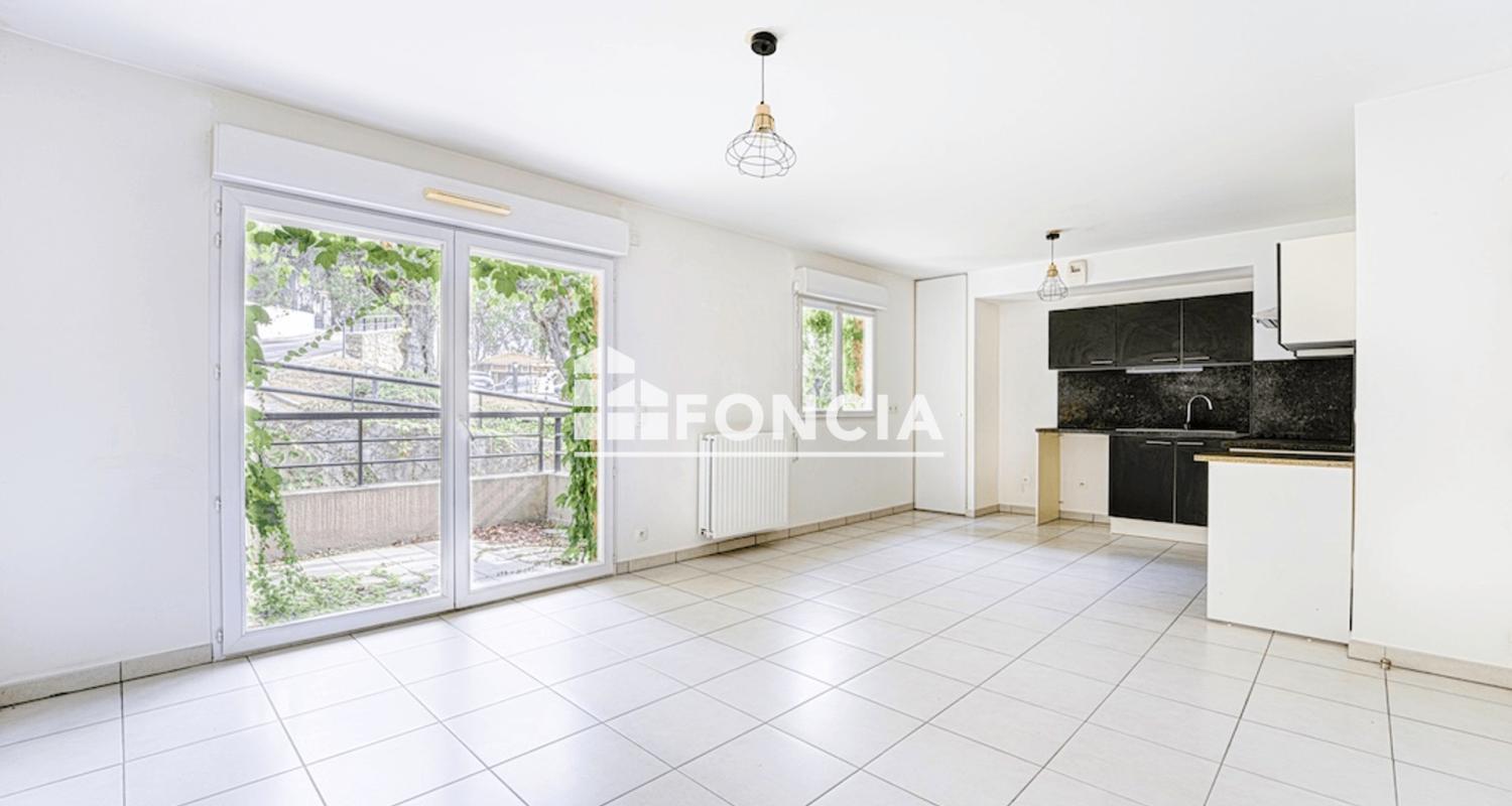 NICE OUEST - Appartement 2 pièces dans résidence avec piscine - Terrasse et stationnement
