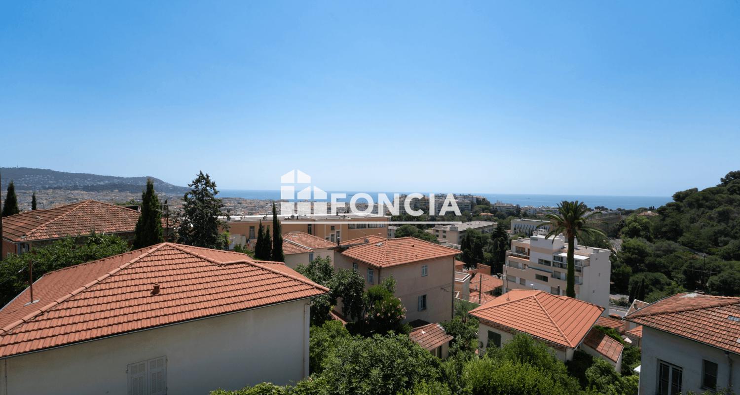 NICE avenue Beau site : F2 de 45m2 à rénover dans maison avec vue ville et mer panoramique