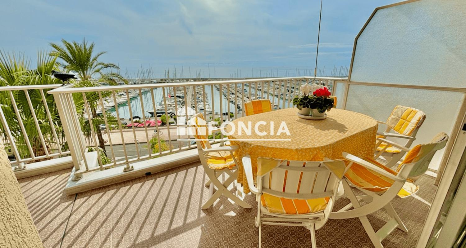 QUATRE PIECES FRONT DE MER COMPOSE DE DEUX APPARTEMENTS