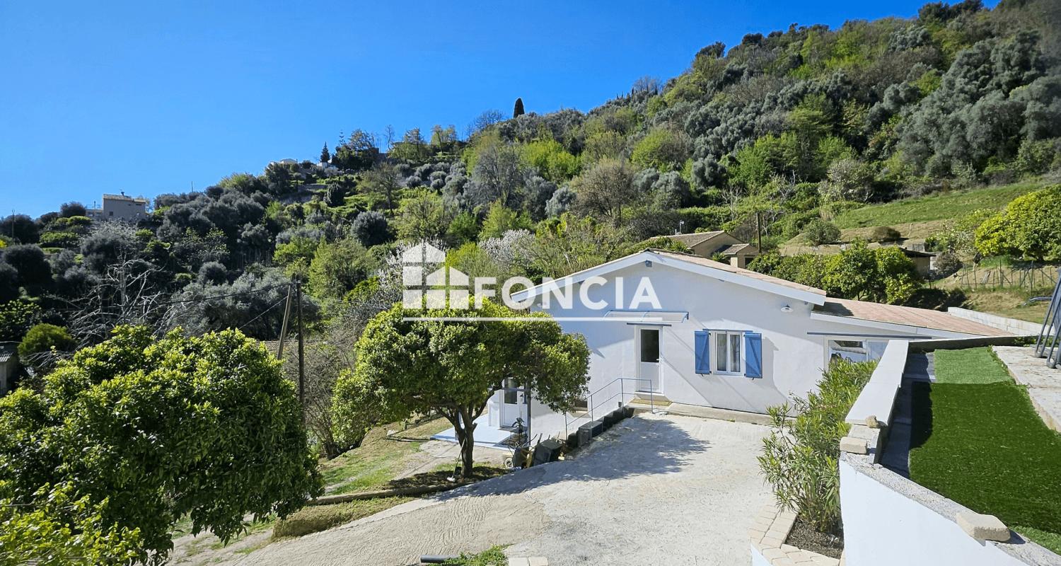 MENTON POUR LES AMOUREUX DE LA NATURE MAISON INDEPENDANTE DE 3 PIECES, AVEC ANNEXE, PISCINE ET JACUZZI ET JARDIN DE 2700m2
