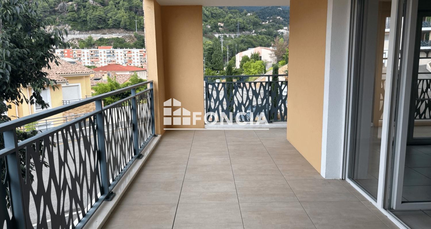 TROIS PIECES AVEC TERRASSE