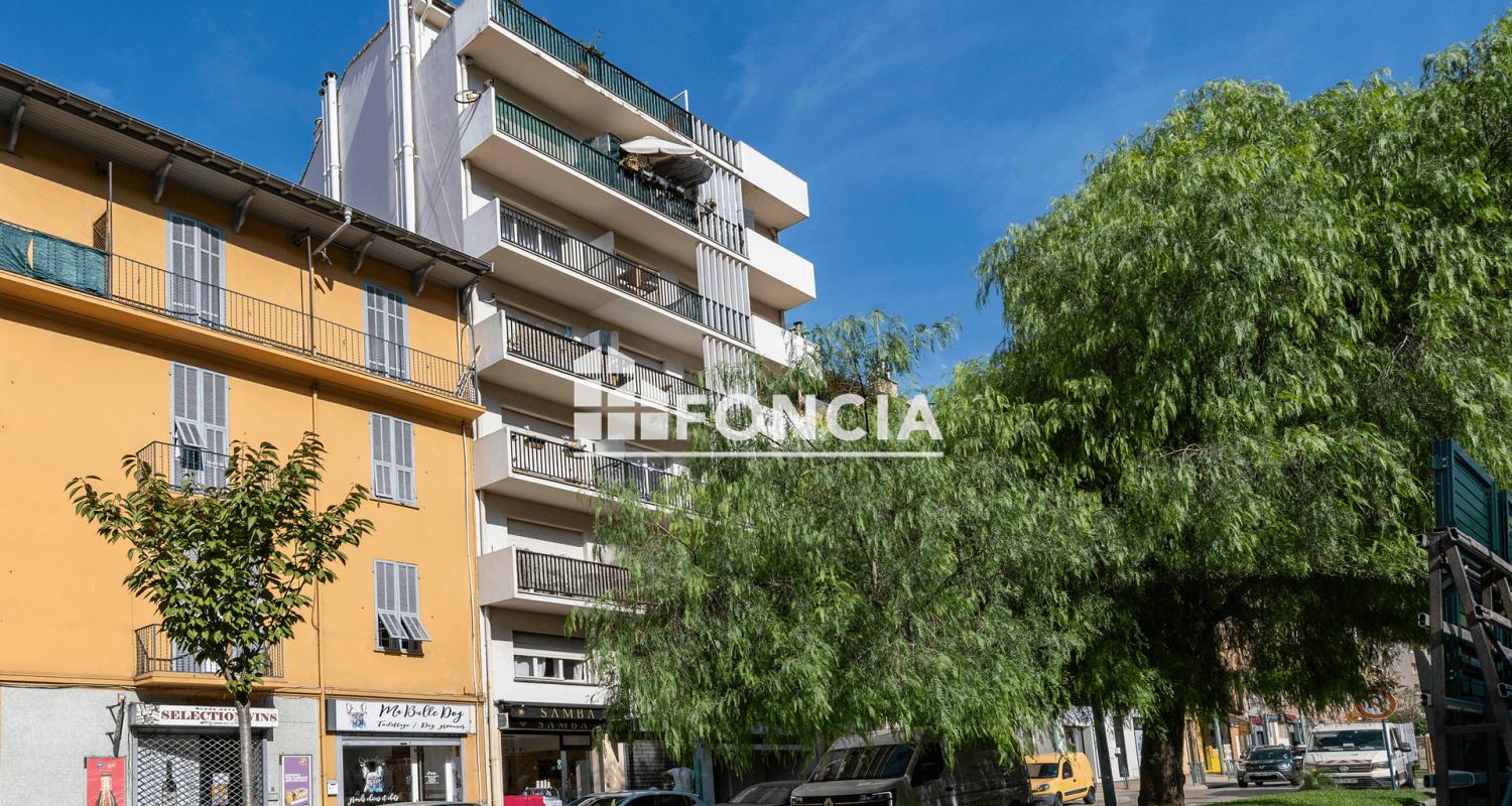 MENTON PROXIMITE GARE ROUTIERE ET COMMERCES 2 PIECES TRAVERSANT EN ETAGE ELEVE