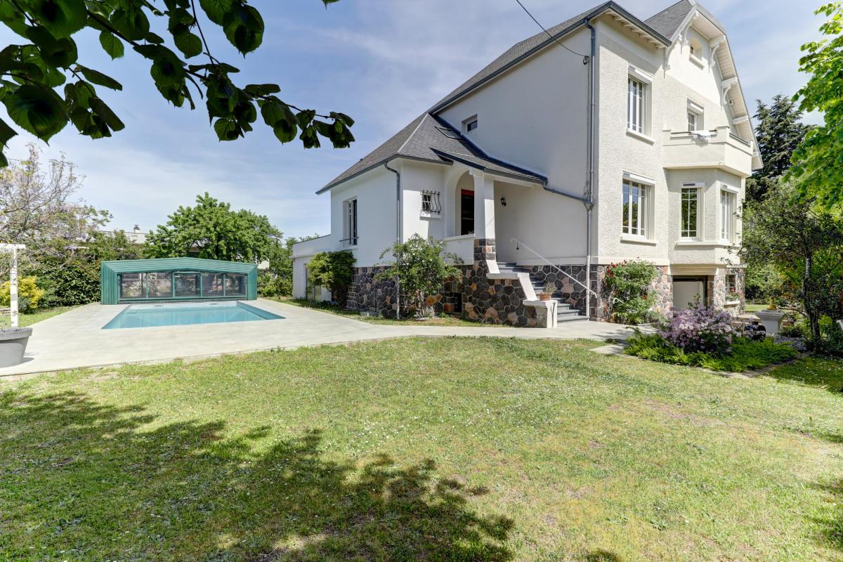 Maison 280m² — Mozac