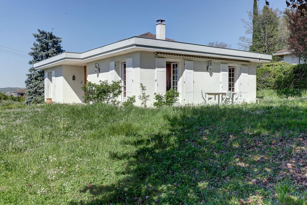 15' au sud de Clermont-Fd, maison d'architecte de 155m2 sur 900m2 de terrain clos et arboré