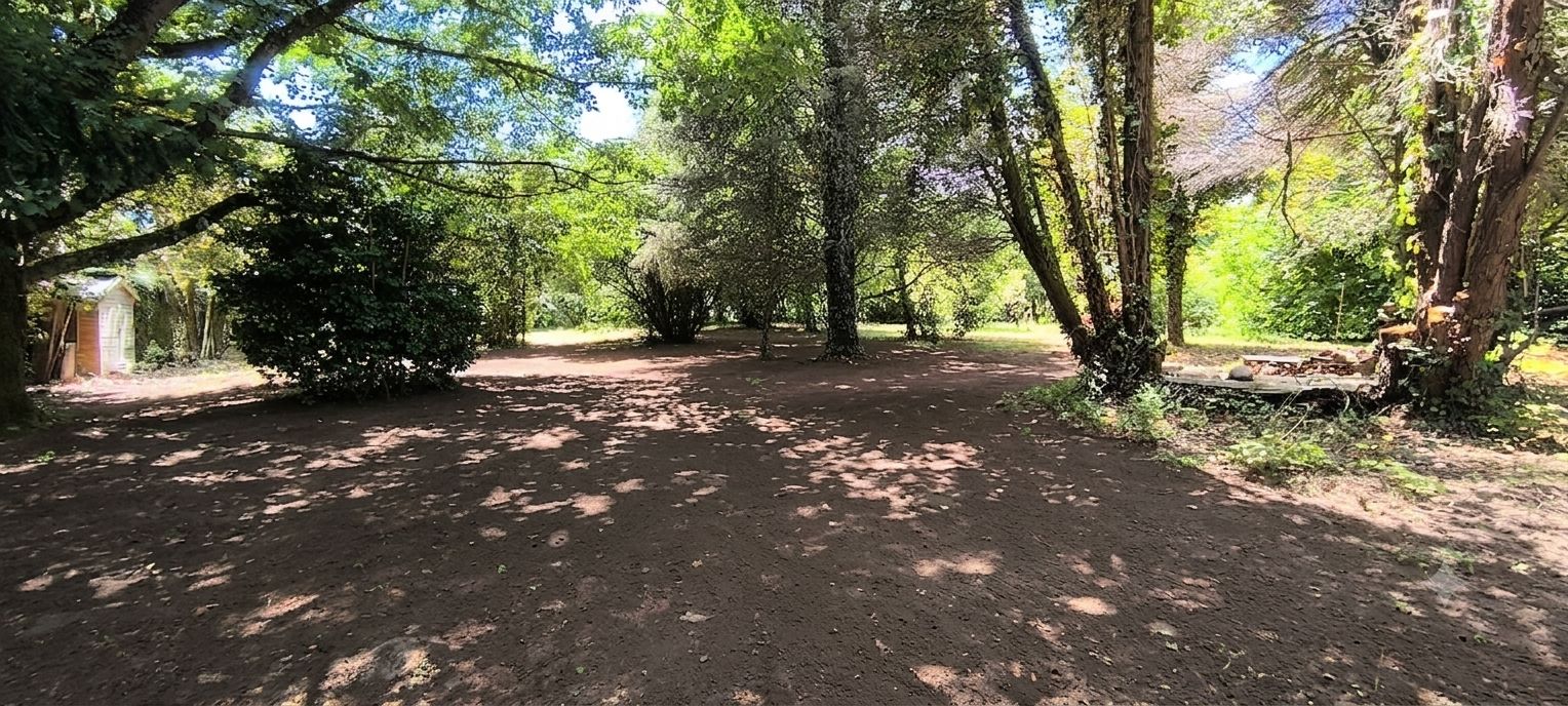 Terrain 1 500 m² — Pau, secteur recherché
