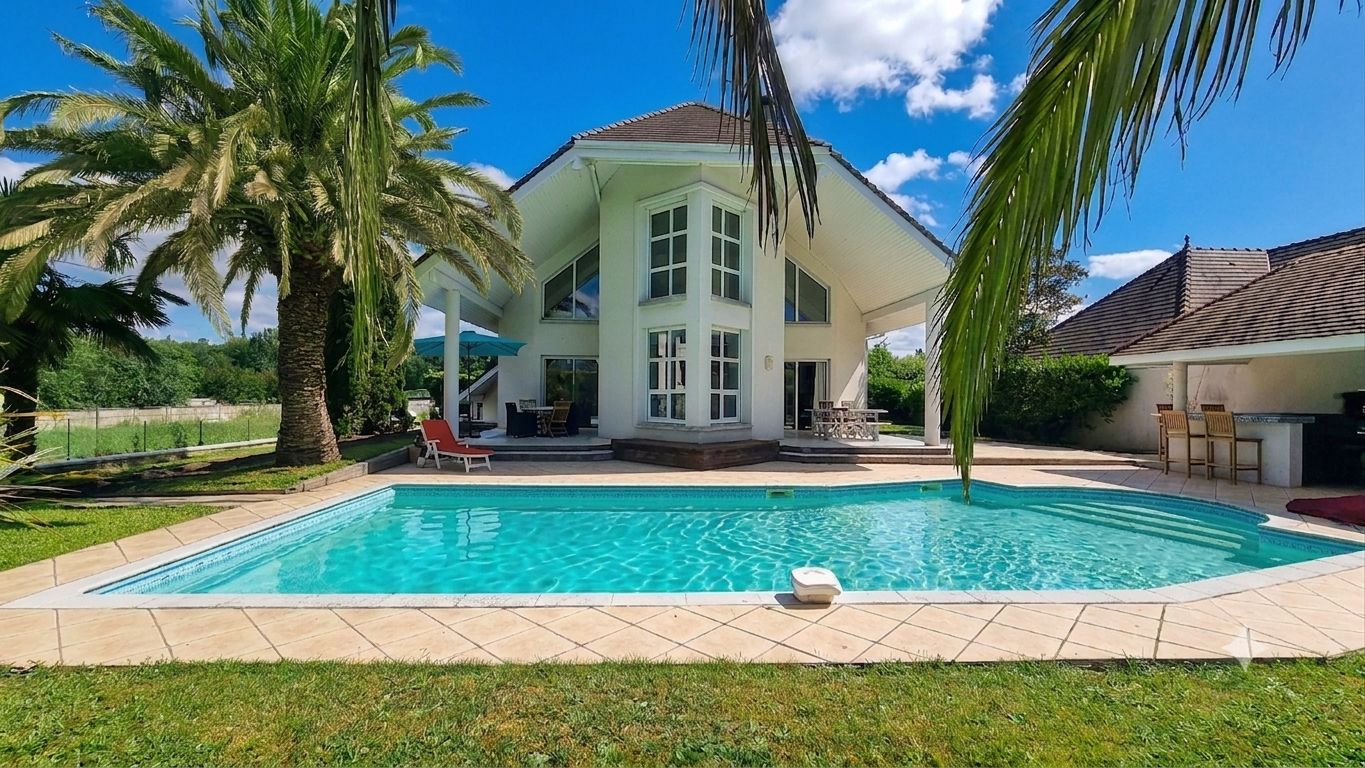 Maison à vendre - Proche école, commerces et gare, 15 mn à pied du château