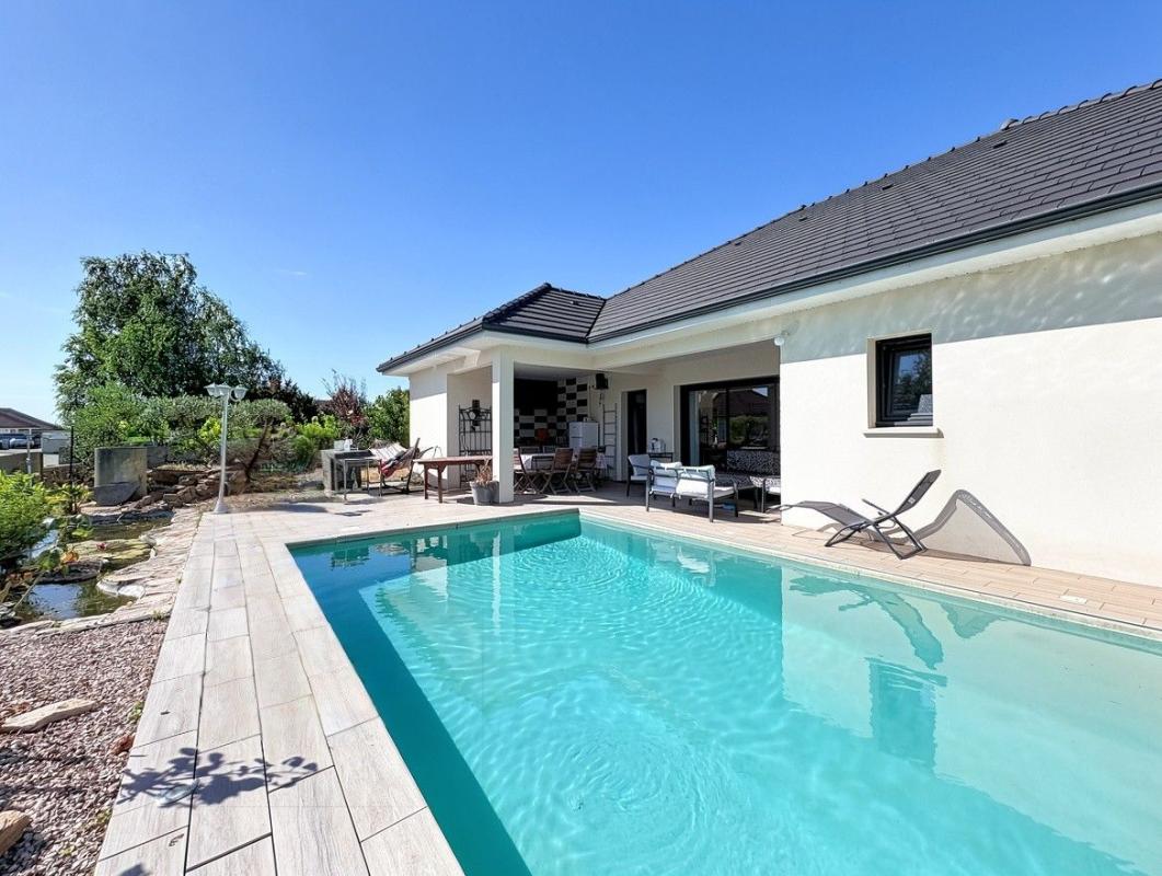 MAISON MODERNE - RT 2012 - VOLUMES - PISCINE - CALME
