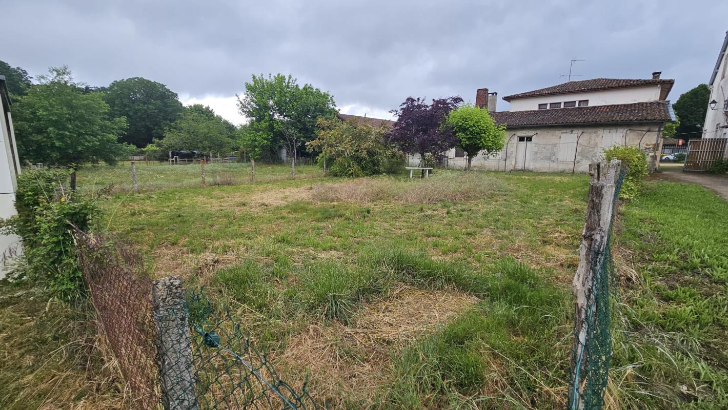 Terrain constructible au Bourg de LABRIT