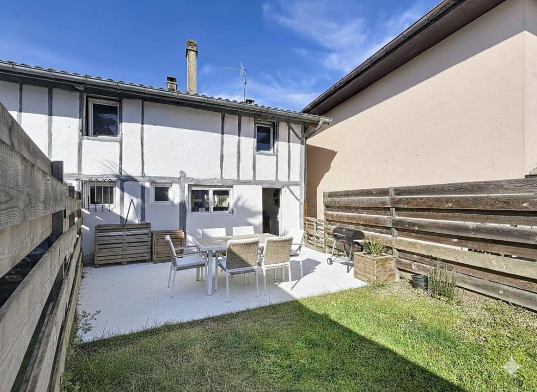 TOSSE CENTRE – MAISON DE VILLAGE 3 CHAMBRES AVEC JARDIN