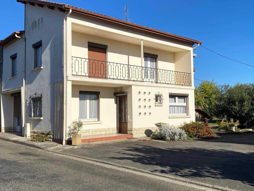 Ensemble deux 2 maisons, 3 garages, atelier, hangar  270 m², terrain 1906 m²