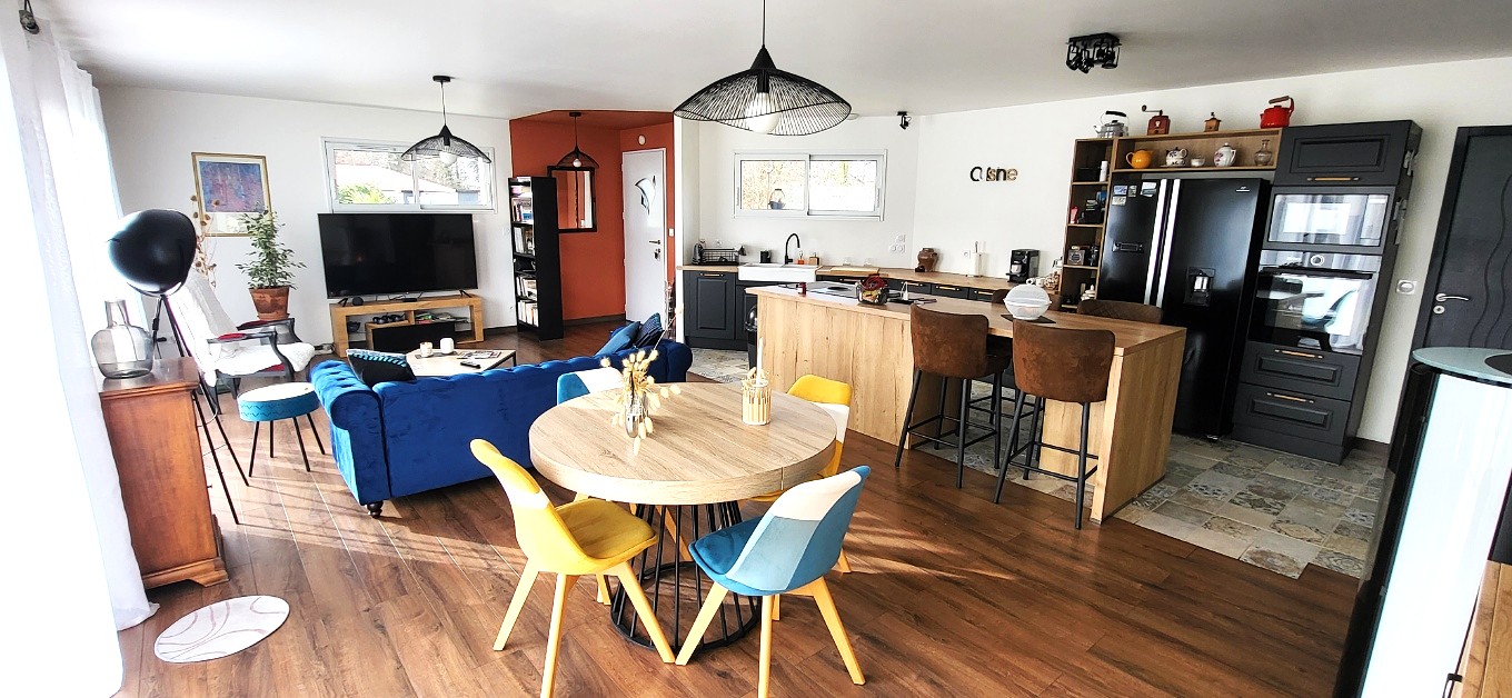 Entre forêt et océan  Maison moderne de plain-pied