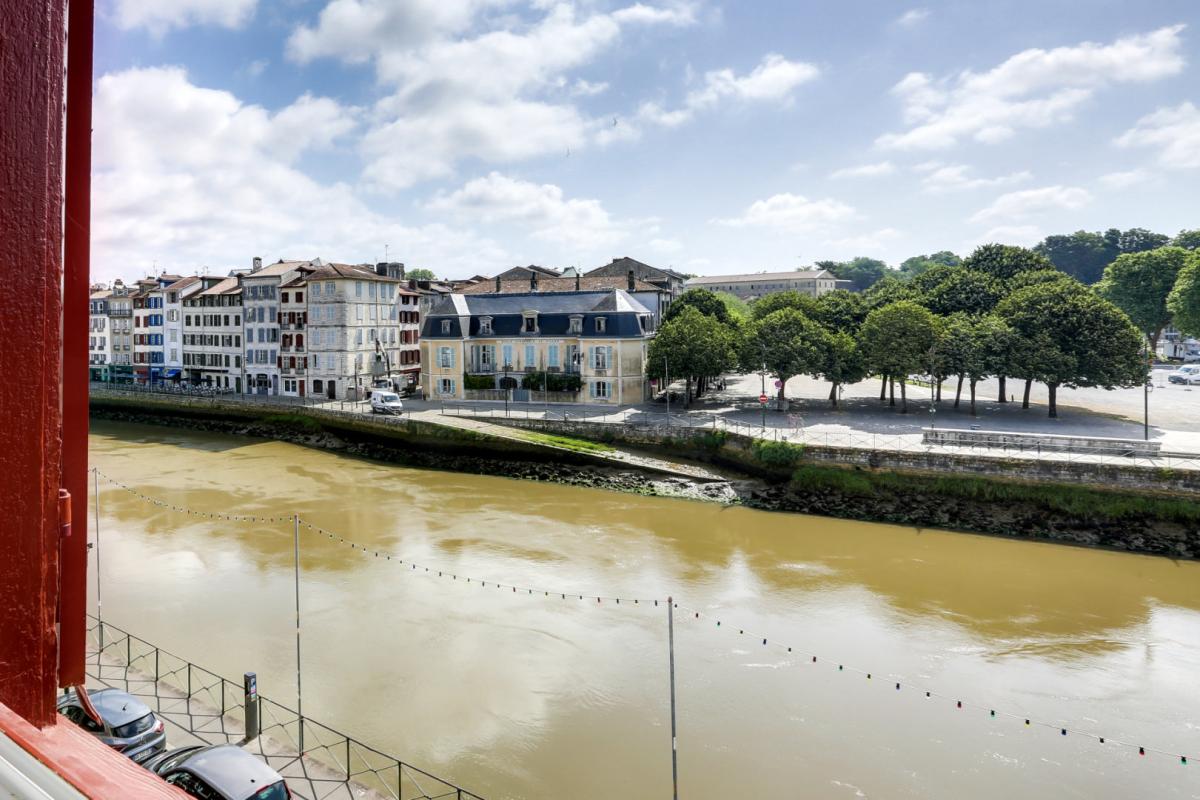 EXCLUSIVITÉ – GRAND BAYONNE – SPACIEUX T2 AVEC VUE SUR LA NIVE