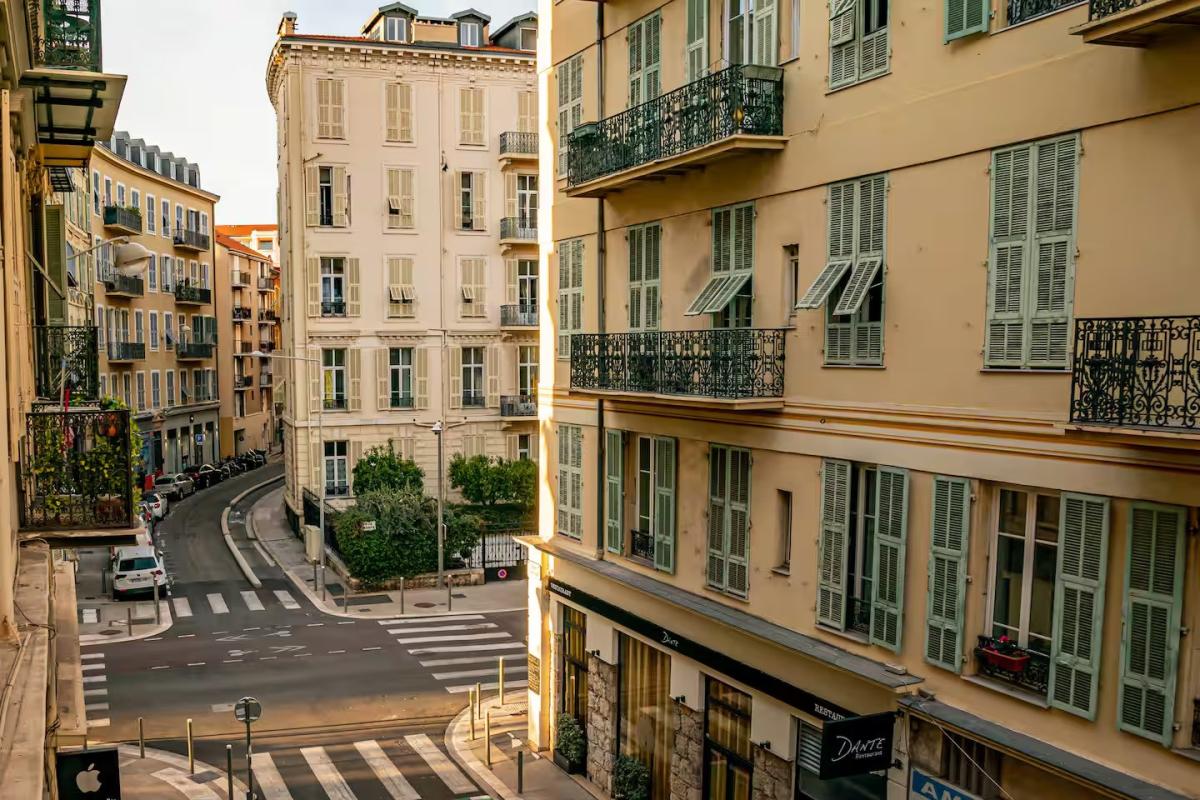 Rue de France Proche carré d'or 4 pieces rénové et meublé