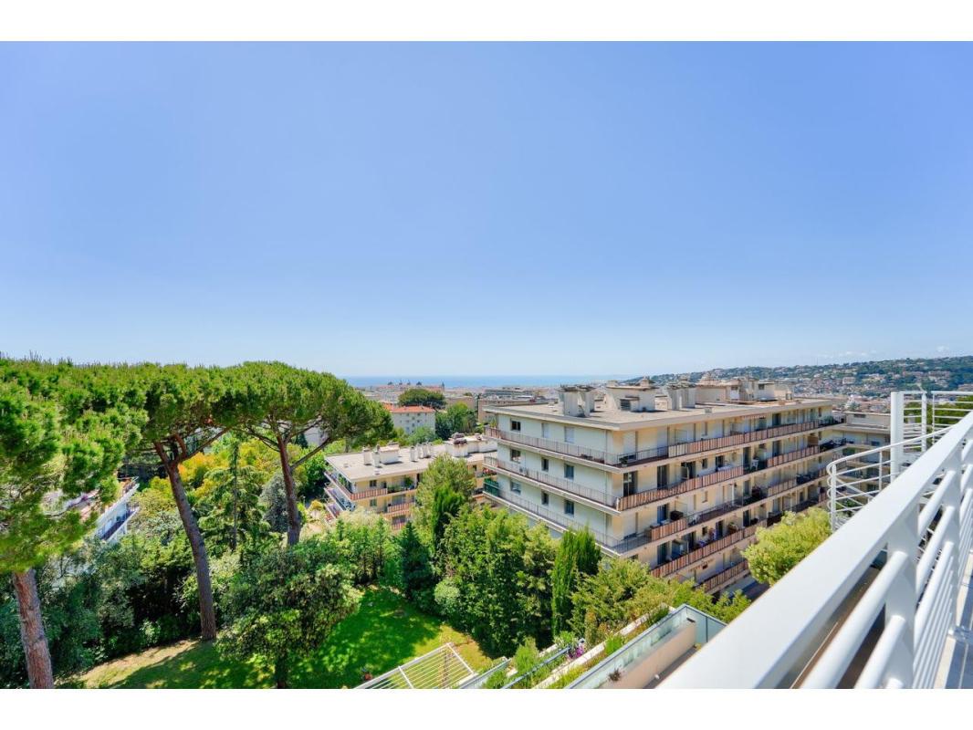 Nice Cimiez - Rare - Toit-terrasse avec espace de vie de 197 m2 et ses deux immenses terrasses