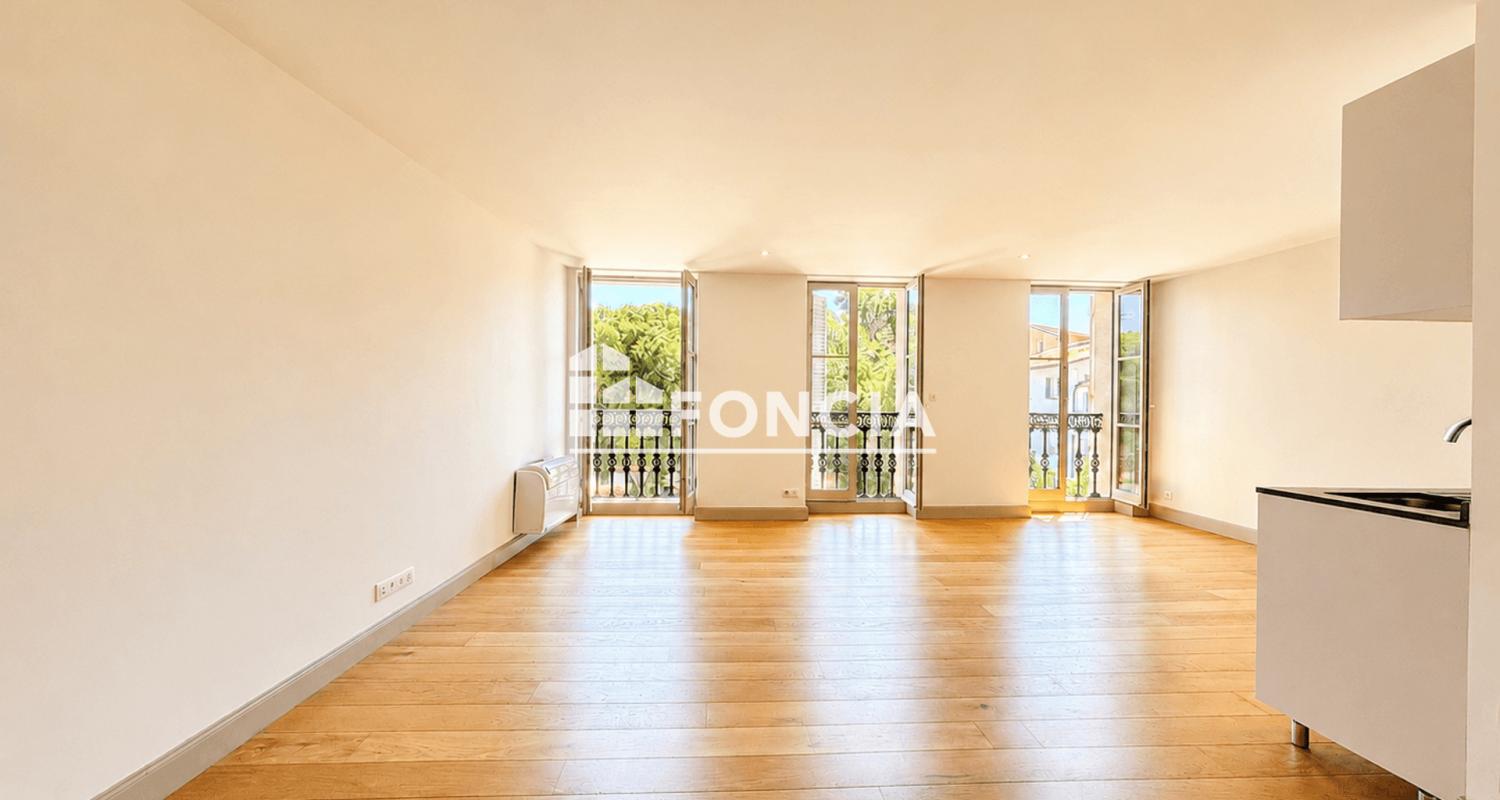 VIEIL ANTIBES SPACIEUX 2 PIECES EN ETAGE