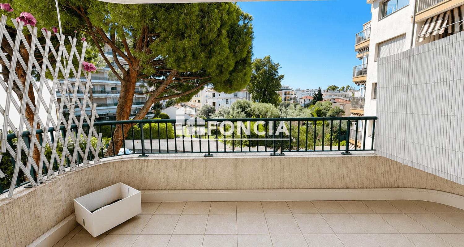JUAN LES PINS , PROXIMITE GARE ET PINEDE