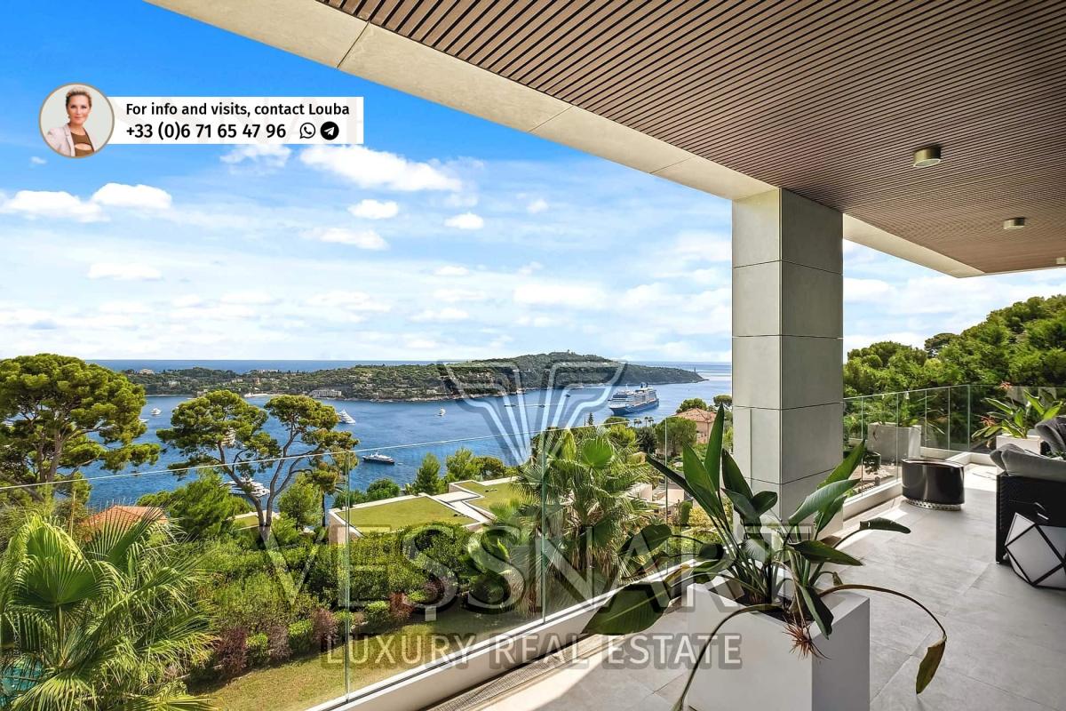 Villa moderne avec vue imprenable sur la mer et le Cap Ferrat