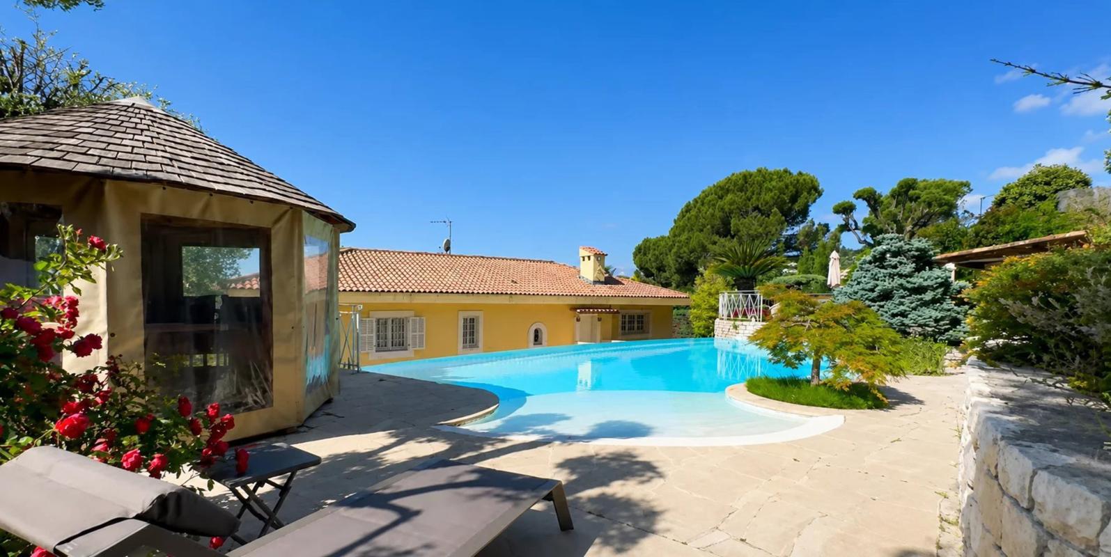 Superbe Maison de Maître avec Piscine et un Sublime Jardin Luxuriant !!!