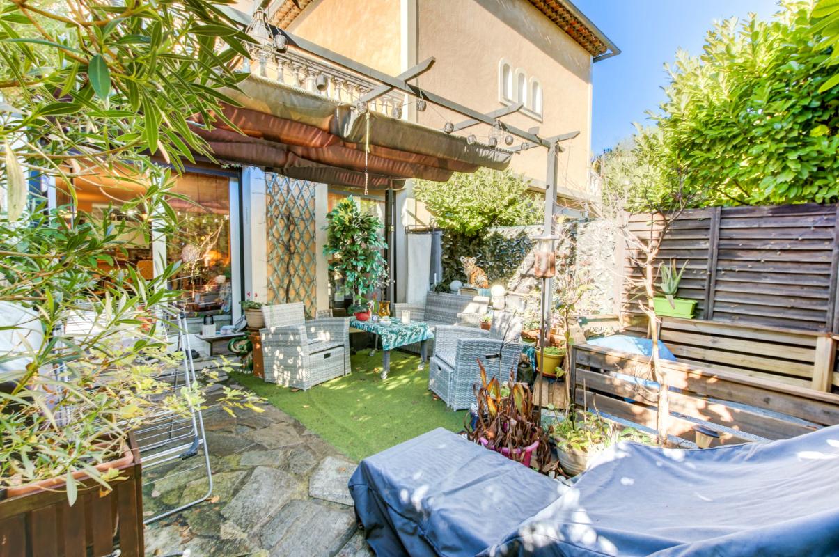 3 pièces avec terrasse et parking, calme absolu, occupé par un locataire