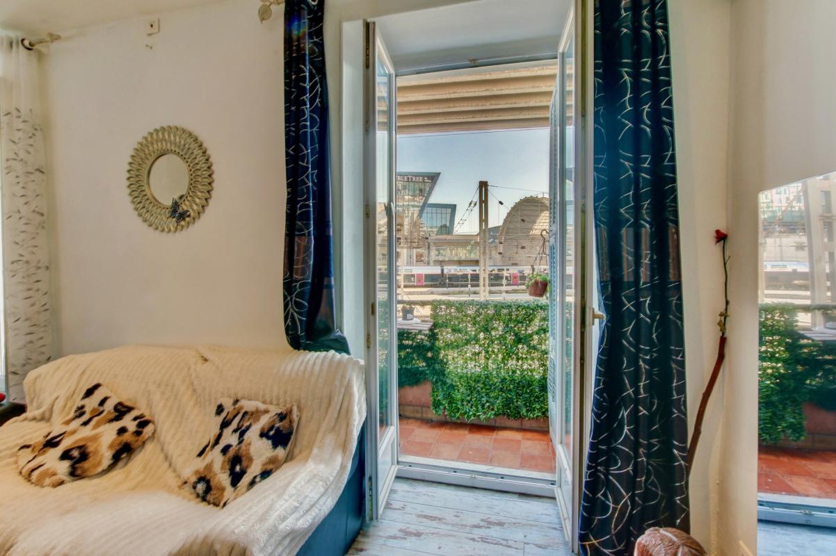 Rue Reine Jeanne, 4p au 2e étage, vue dégagée, beaux volumes