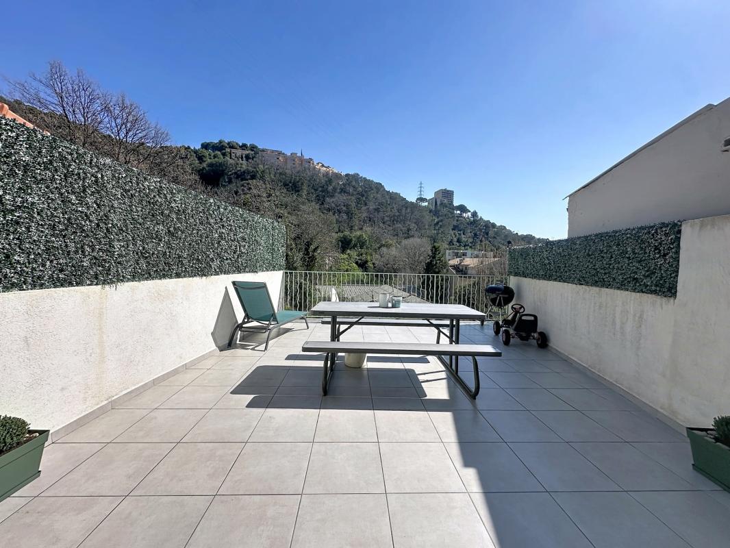 Maison 3 pièces avec terrasse, jardin et vue dégagée – Nice rue Sevan