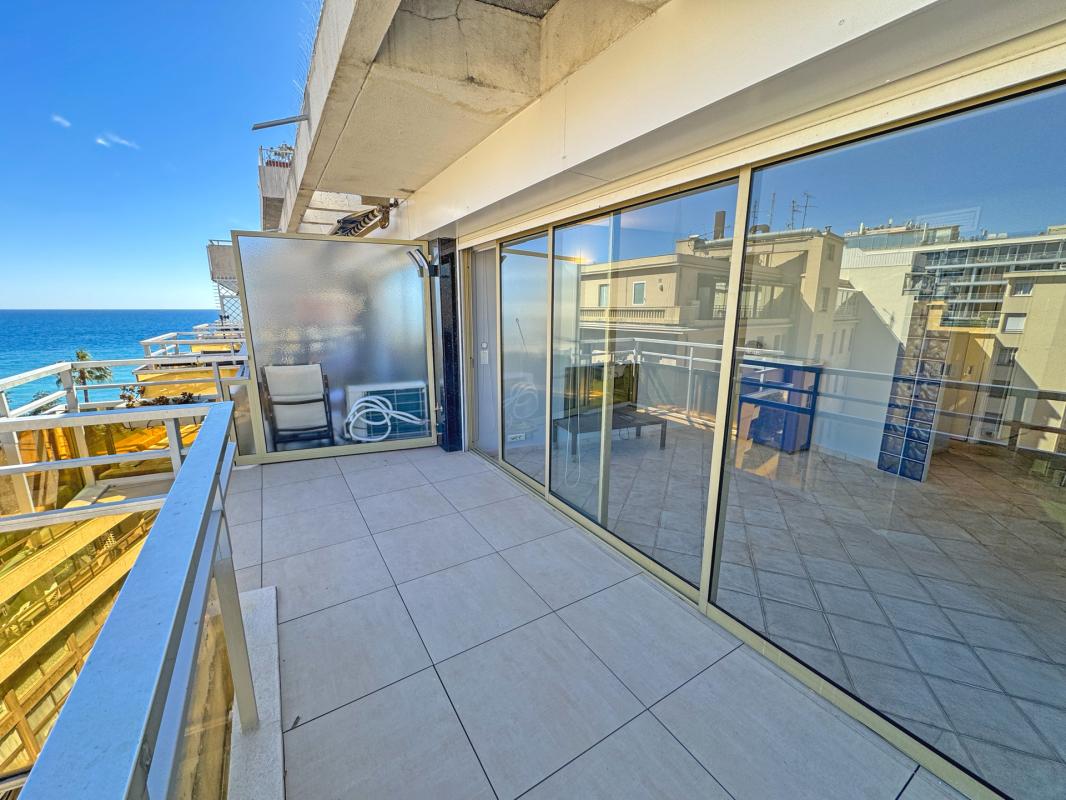 STUDIO AVEC TERRASSE EN ÉTAGE ÉLEVÉ & VUE D’EXCEPTION