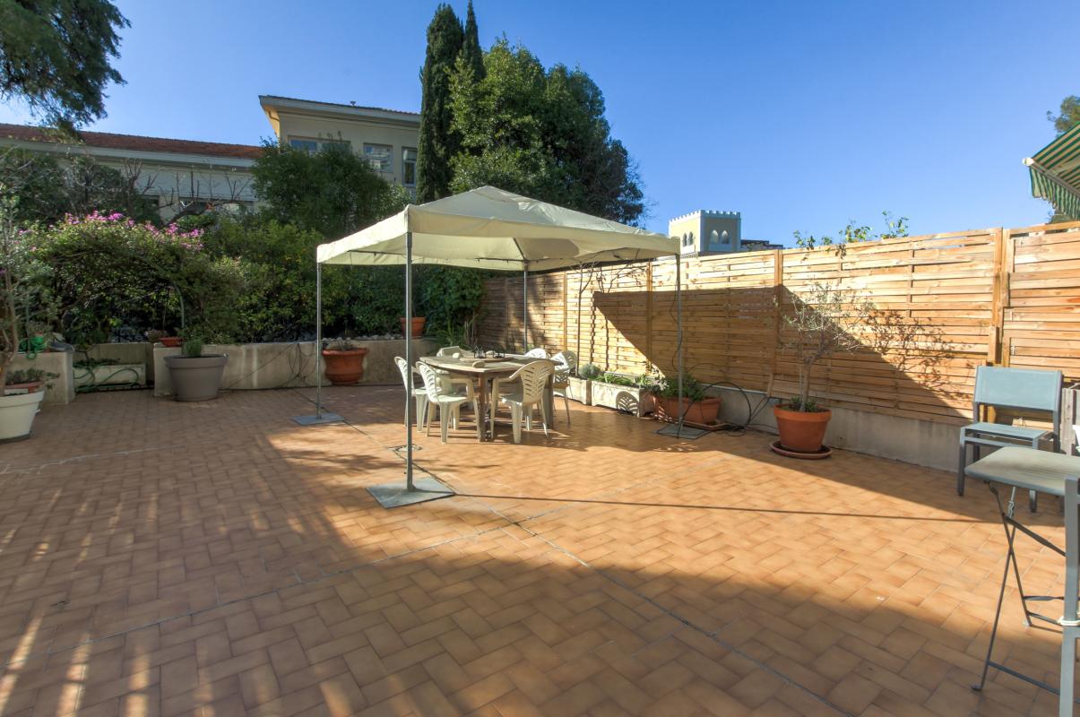 Baumettes - appartement villa avec grande terrasse jardin, calme absolu, proche mer