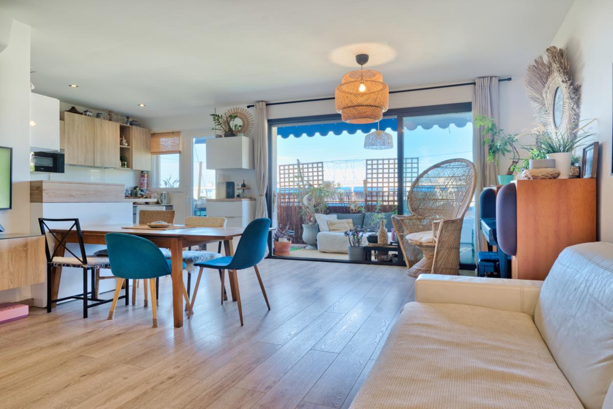 Nice Ouest : Magnifique 4P Rénové, Vue Mer & Piscine