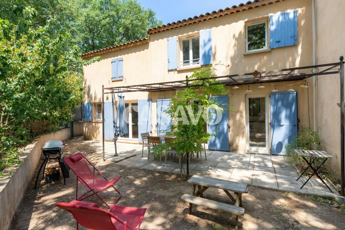 Vente Maison 5 pièces de 125m² - 13790 Châteauneuf-le-Rouge