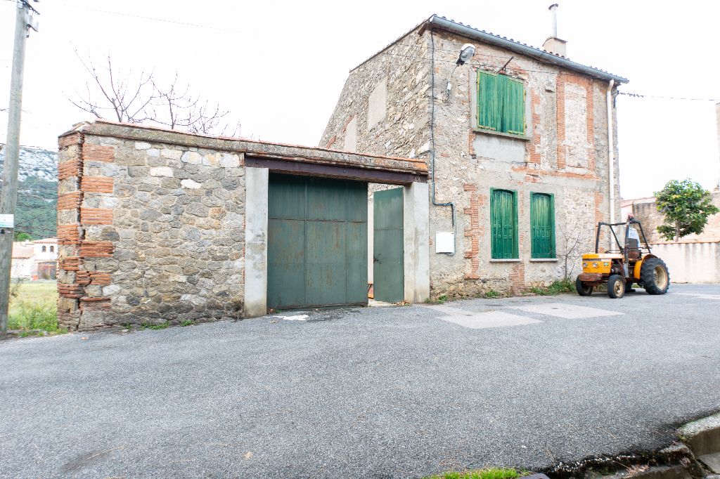 Ancien chai avec jardin et maison
