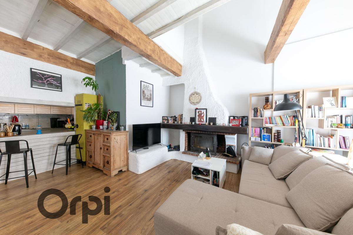 Maison de ville rénovée avec extérieur
