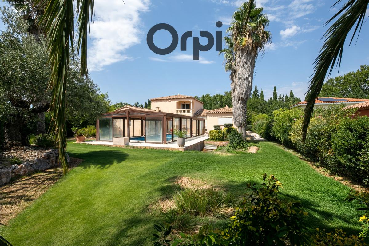 Villa 4 faces avec piscine
