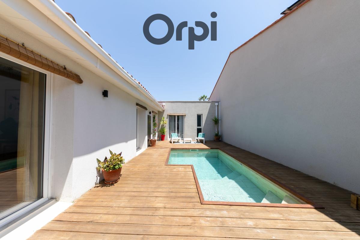 Maison de plain pied de 140m² avec trois chambres - SAINT-ESTEVE