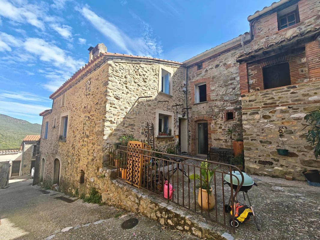 Charmante maison de village en pierre apparente avec jardin