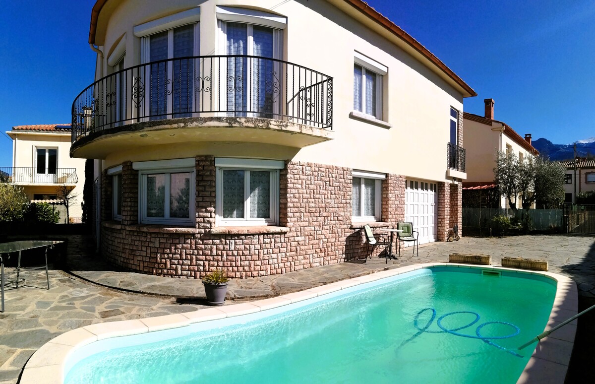 VILLA 4 FACES AVEC PISCINE & GARAGE