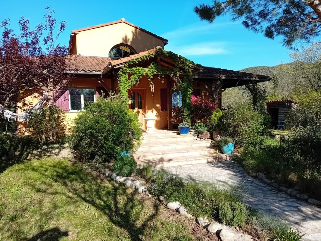 GRANDE PROPRIETE MAISON, PISCINE, HANGAR