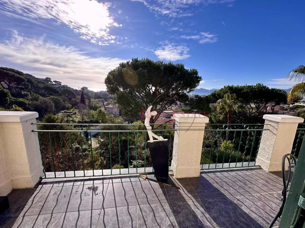 CANNES – VUE MER DÉGAGÉE – VILLA AU CALME ABSOLU