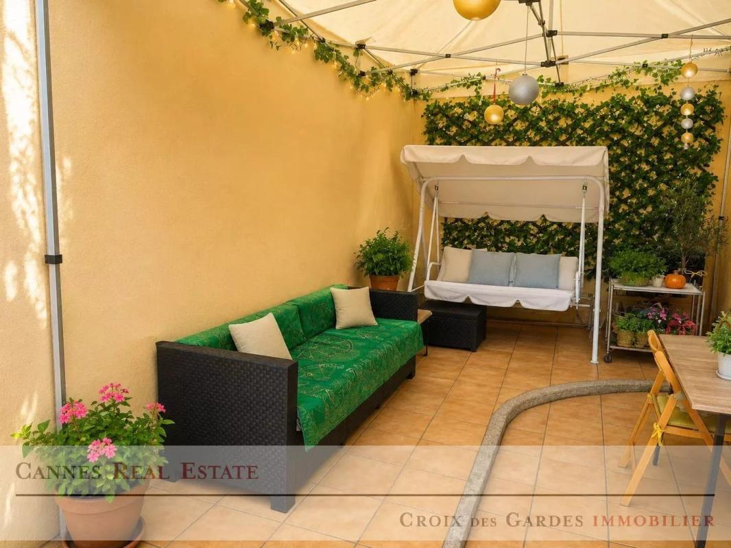 Cannes Centre - Opportunité Investisseur : 4 pièces avec cour privative de 50 m², faibles charges