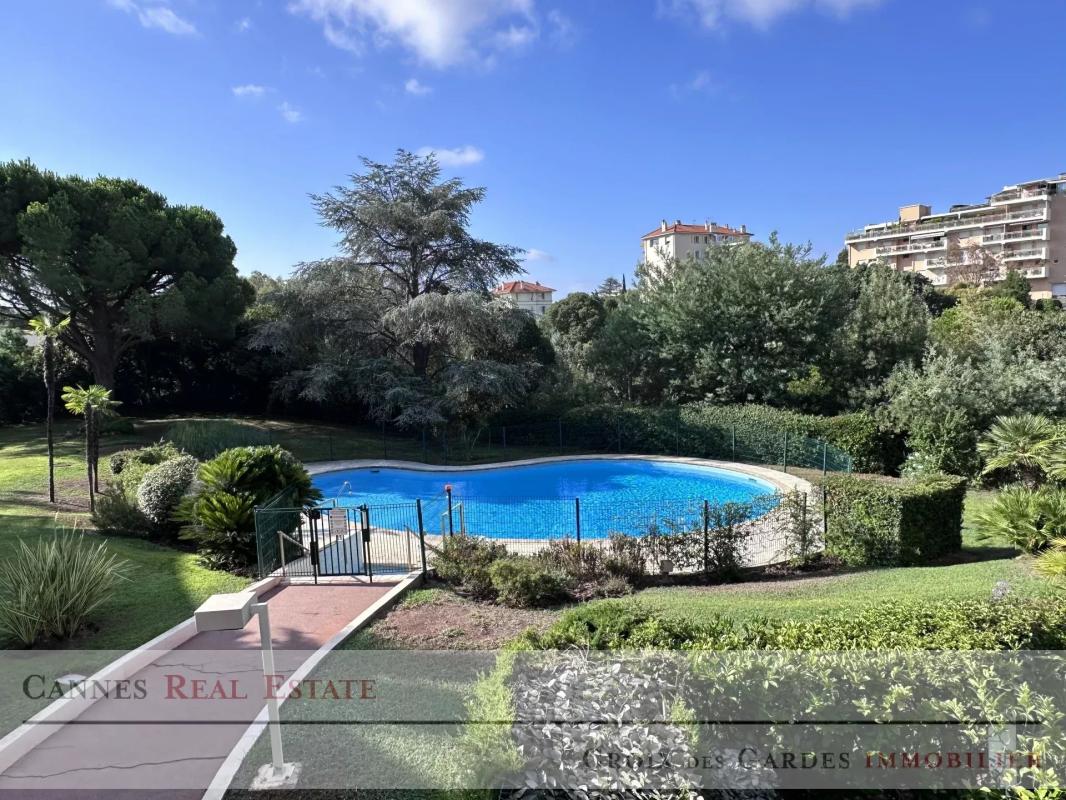 Cannes – Élégant 3 pièces de 80 m² avec terrasse, garage, cave et piscine dans résidence de standing
