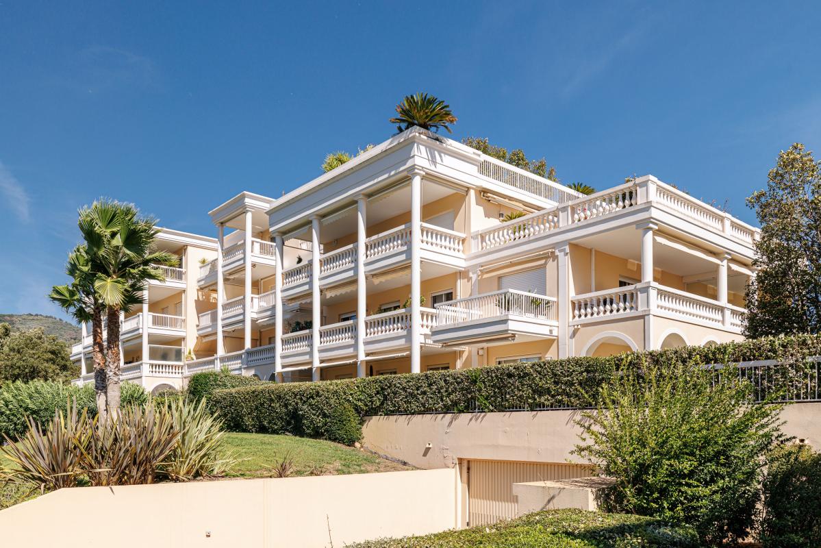 MANDELIEU LA NAPOULE : Appartement d'exception face au Parc de l’Esterel et au Golf de Barbossi