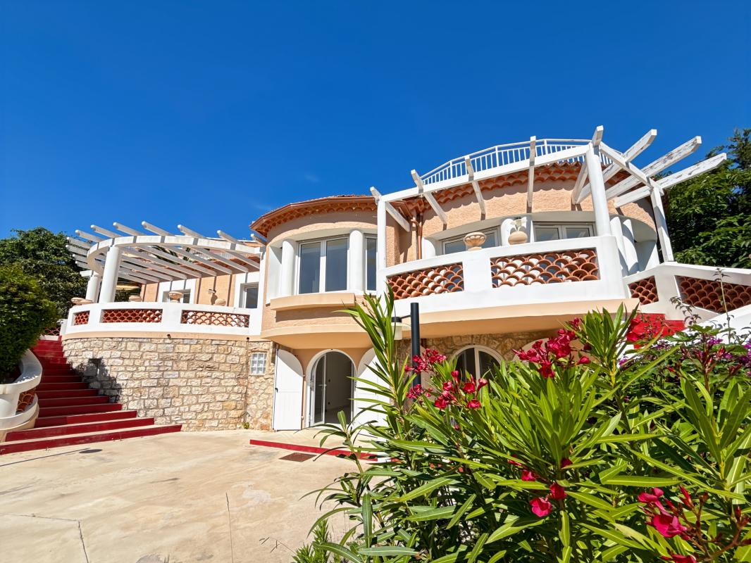 CAP D’ANTIBES – Propriété d'exception à deux pas des plages