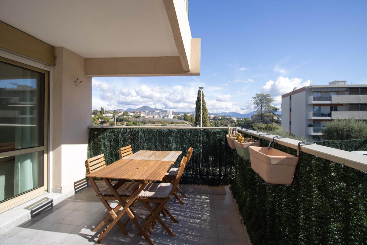 NICE FABRON - Grand 2 pièces avec terrasse