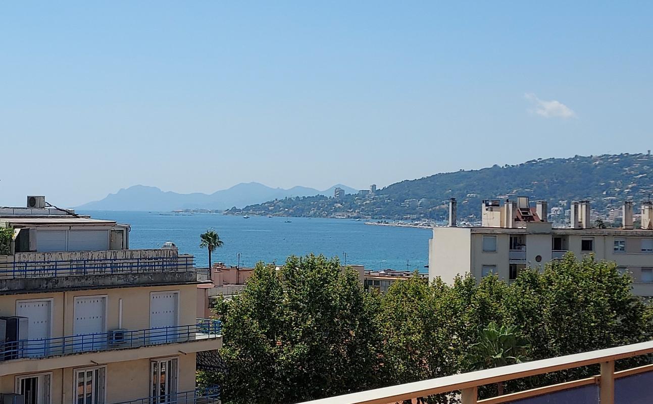 Appartement À Vendre 2 pièces 50m² Terrasse 37m² Dernier Etage Vue Mer - JUAN LES PINS - 345.000€