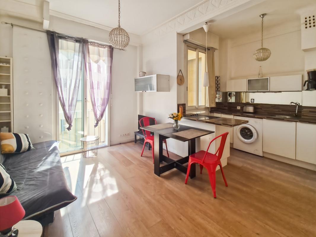 NICE MUSICIENS STUDIO 26m² étage élevé bon état
