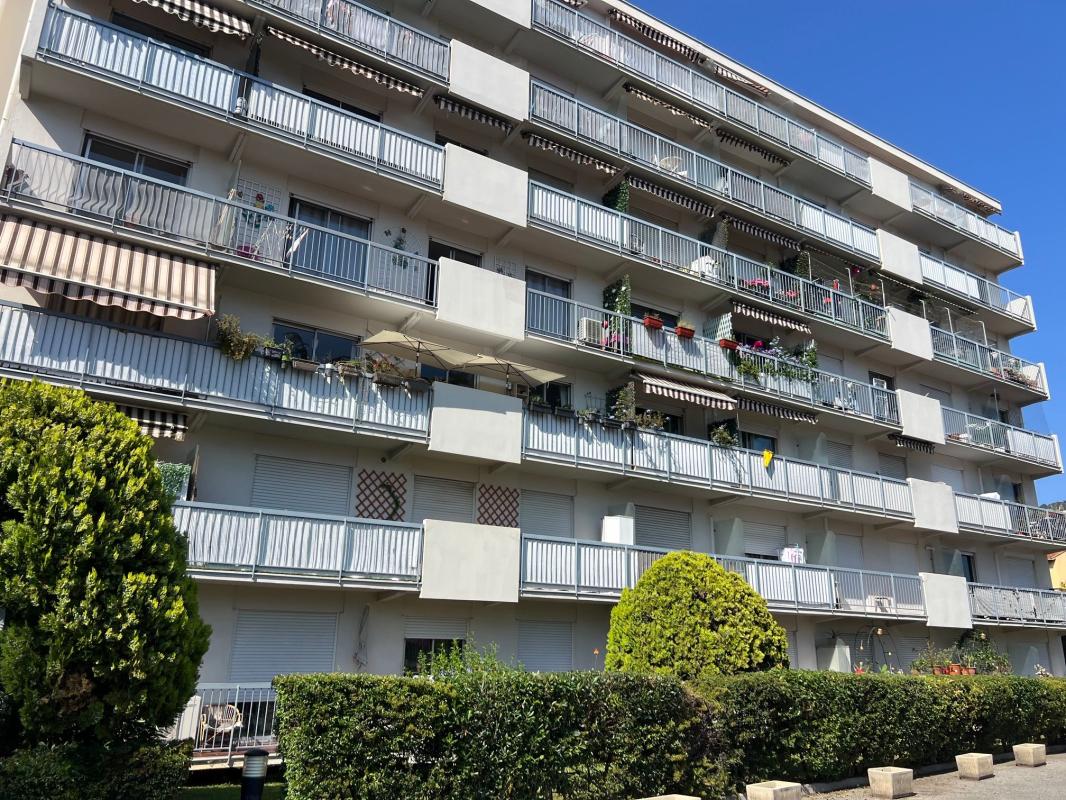 NICE  2P 52m² balcons cave parking