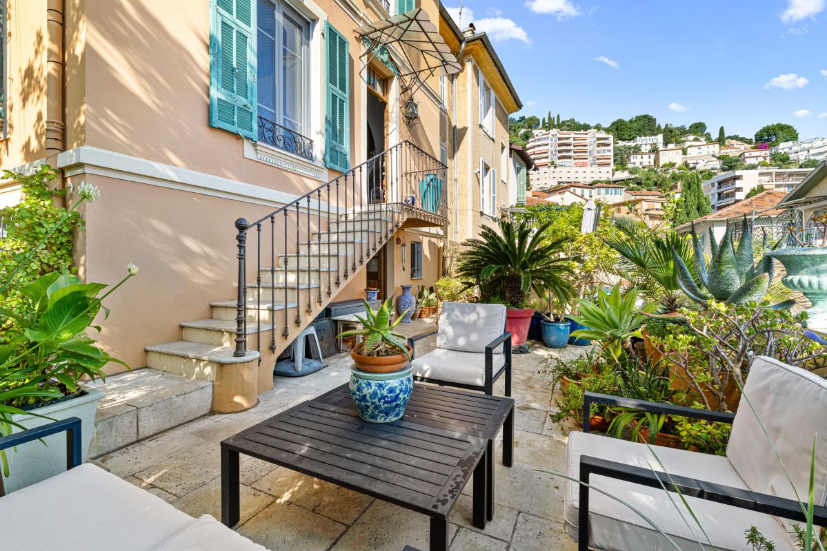 Nice Cyrnos Maison De ville 4pièces 3 chambres  2 SDB terrasses Double garage