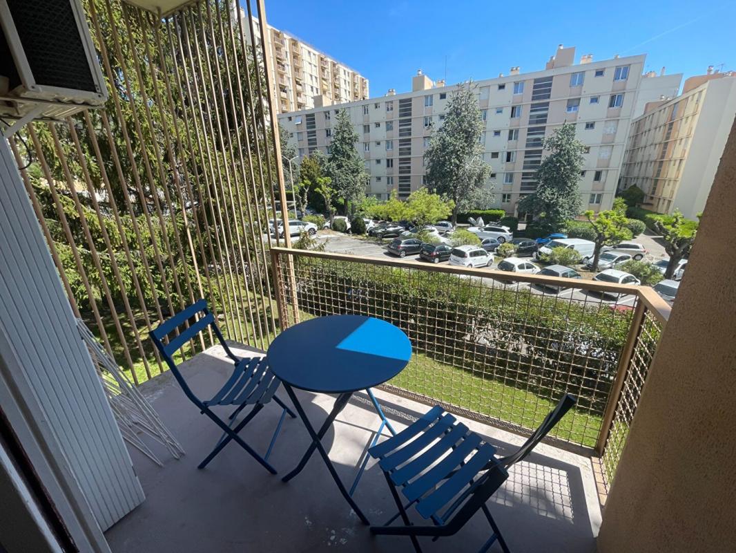NICE NORD - AVENUE DU RAY MODERNE - 3 PIECES MEUBLÉ - BALCON - PARKING  COLLECTIF - UNIQUEMENT BAIL ÉTUDIANT